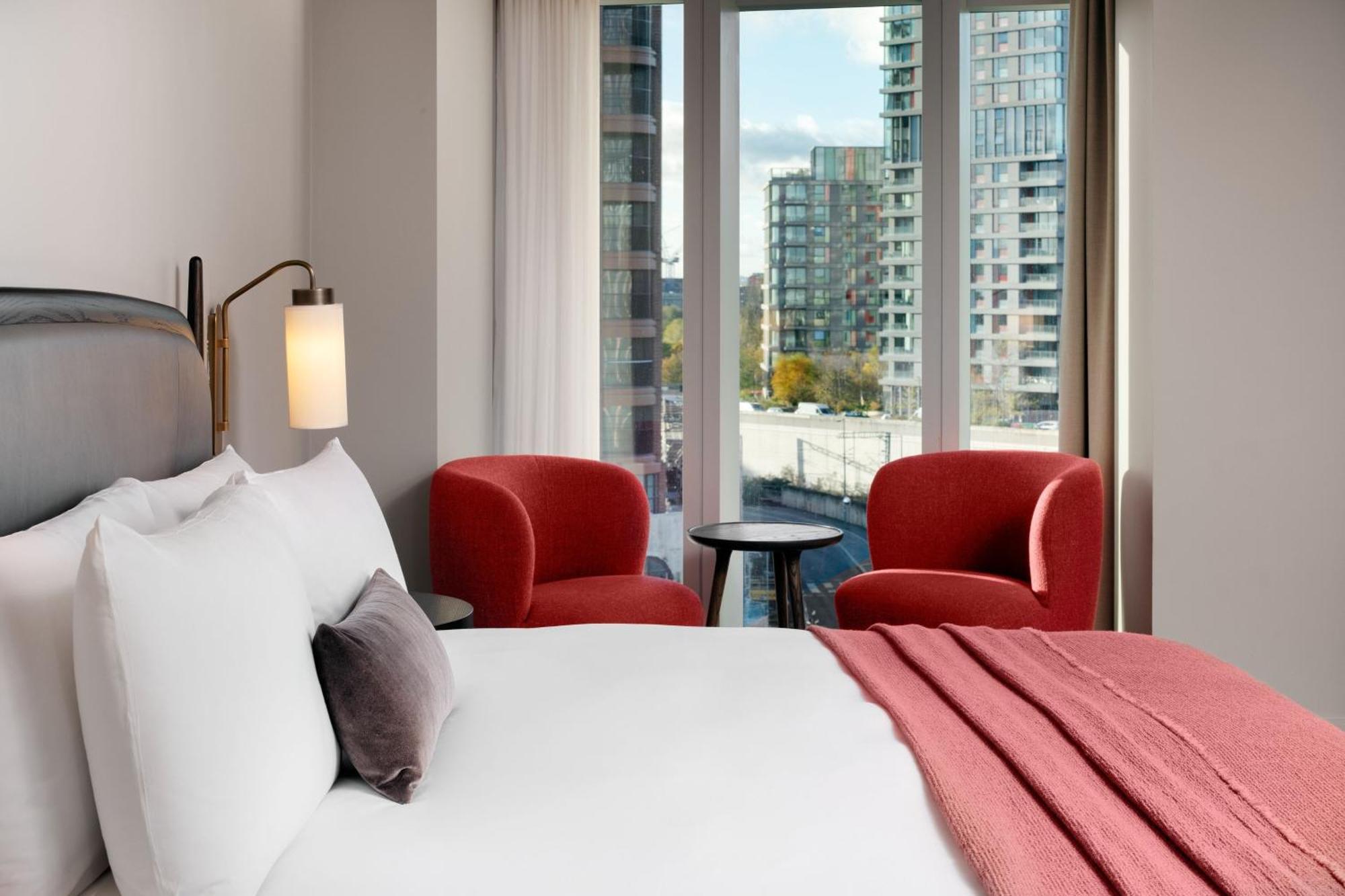 فندق The Stratford, Autograph Collection لندن المظهر الخارجي الصورة A guest room at the Hotel 57
