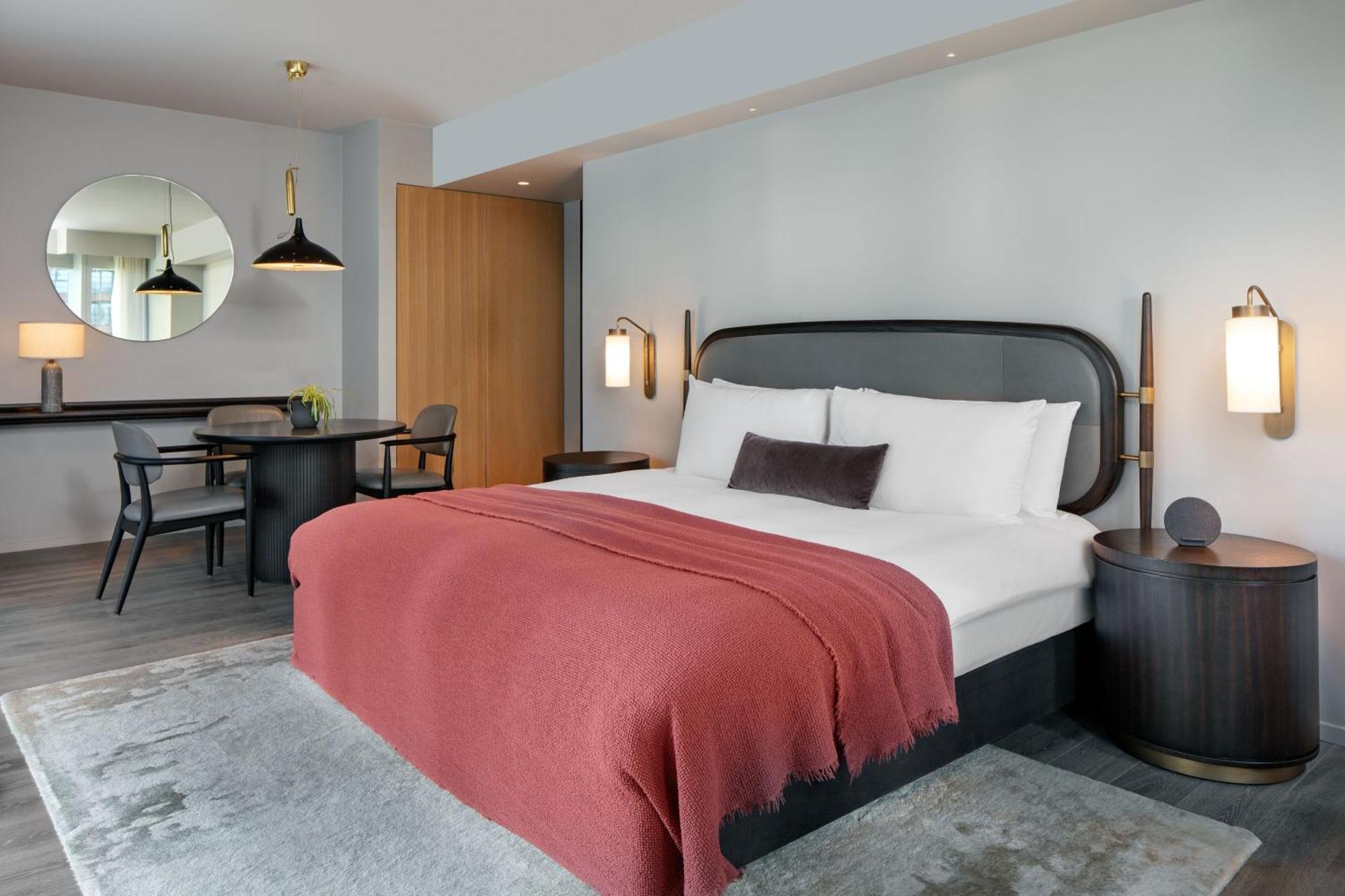 فندق The Stratford, Autograph Collection لندن المظهر الخارجي الصورة A bedroom at the hotel