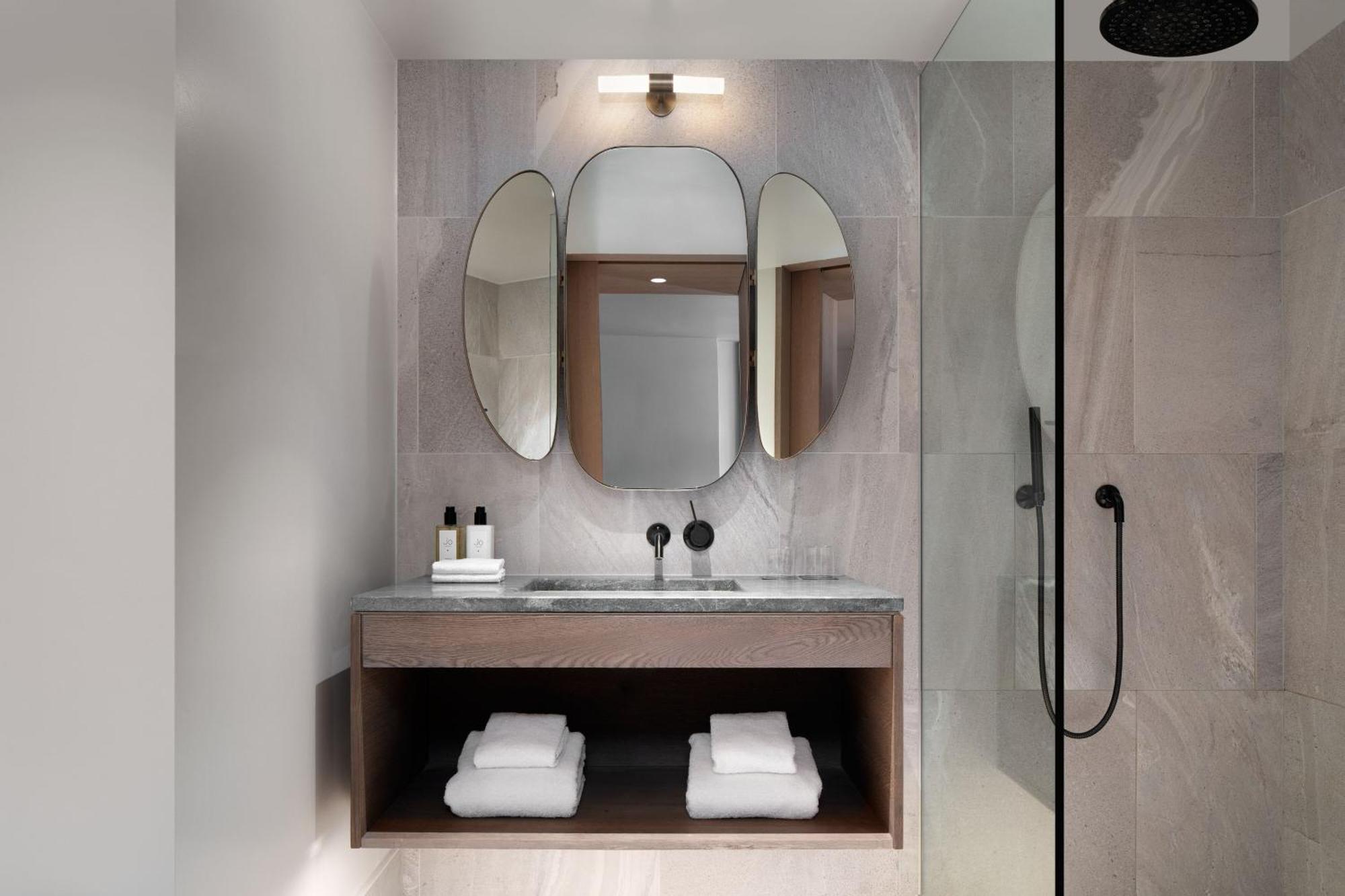 فندق The Stratford, Autograph Collection لندن المظهر الخارجي الصورة Bathroom