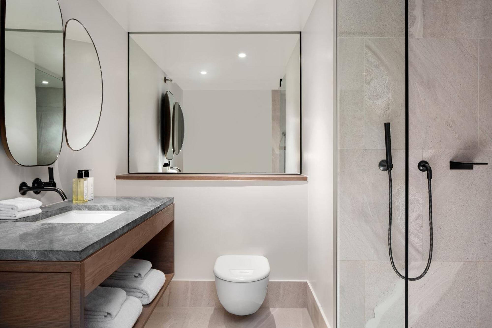 فندق The Stratford, Autograph Collection لندن المظهر الخارجي الصورة Bathroom