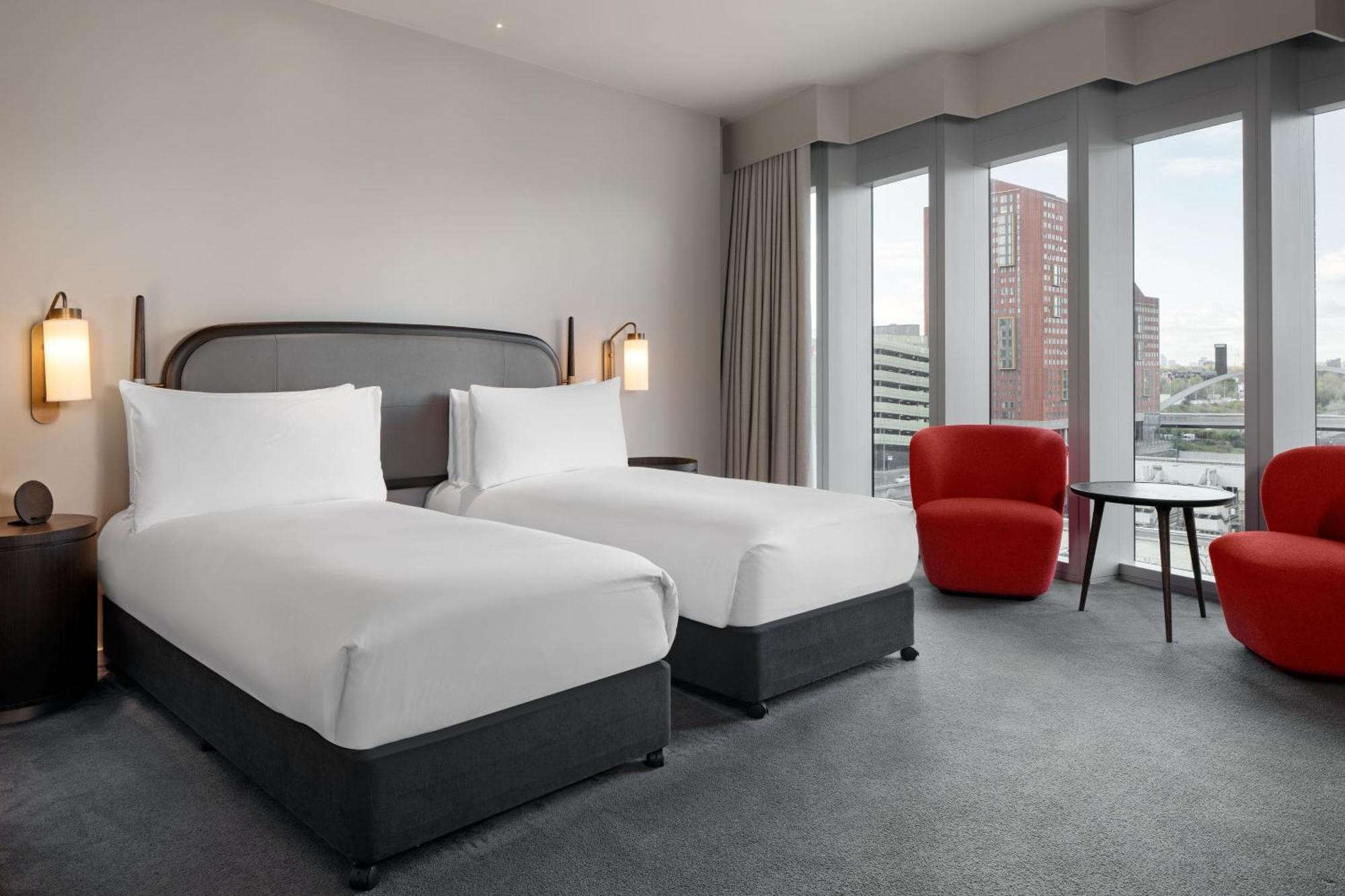 فندق The Stratford, Autograph Collection لندن المظهر الخارجي الصورة A room at the Hilton London West End